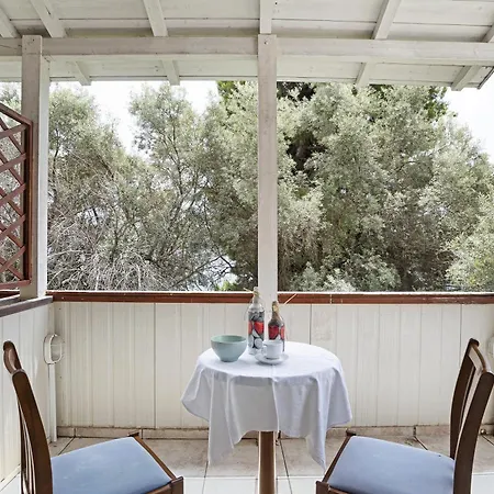 Mezoneta 4 * Νυδρί