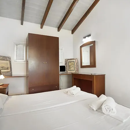 Mezoneta 4 * Nydri (Lefkada)