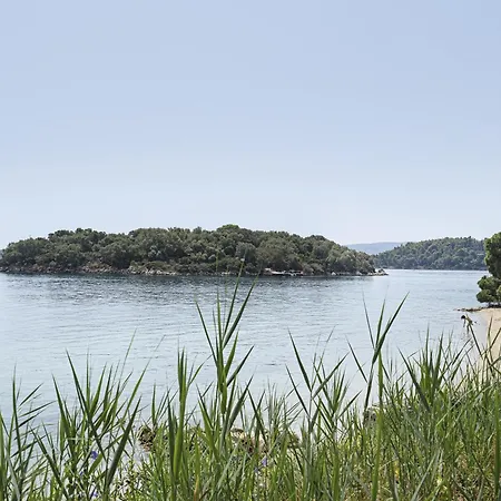 Mezoneta 4 Nydri (Lefkada)